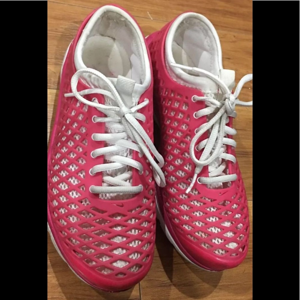 NIKE Tennis Shoes Size 7.5